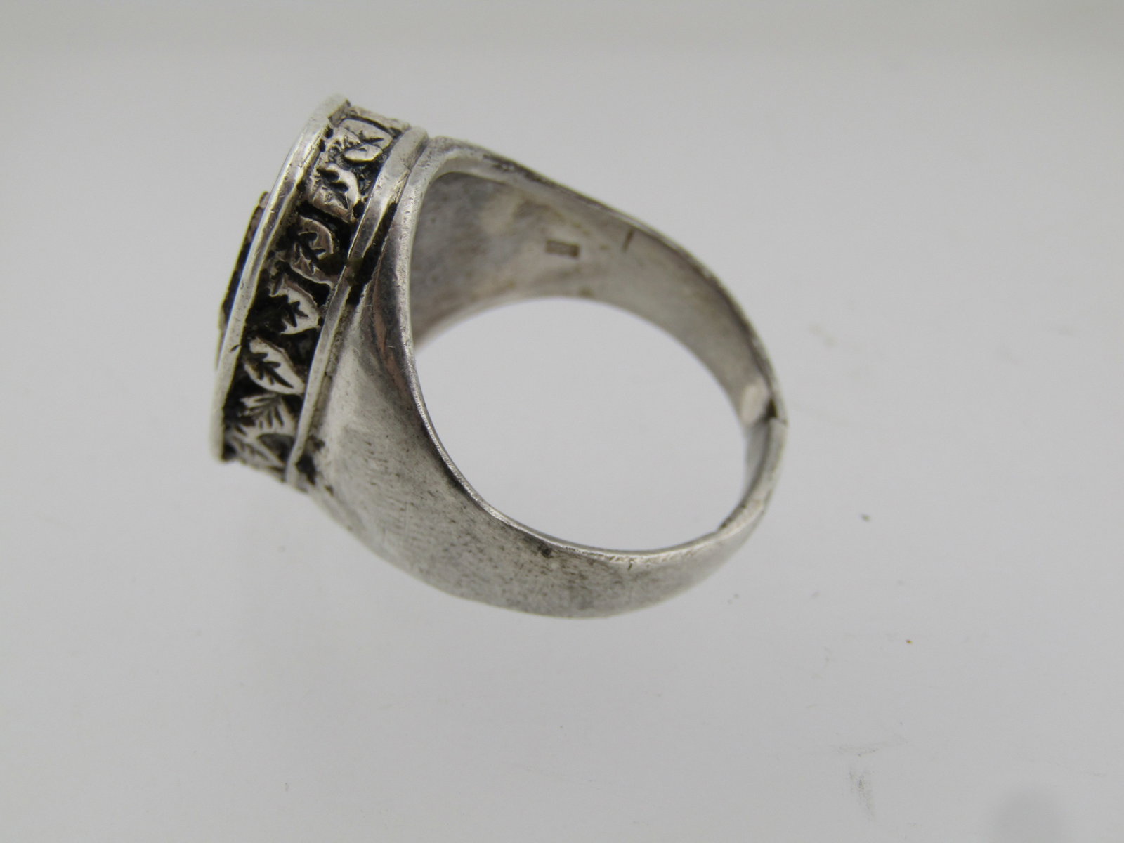 Vintage Sterling Onyx Ring, Initial AN, Leaf Border, Sz. 8, 1960's-1970's - 4