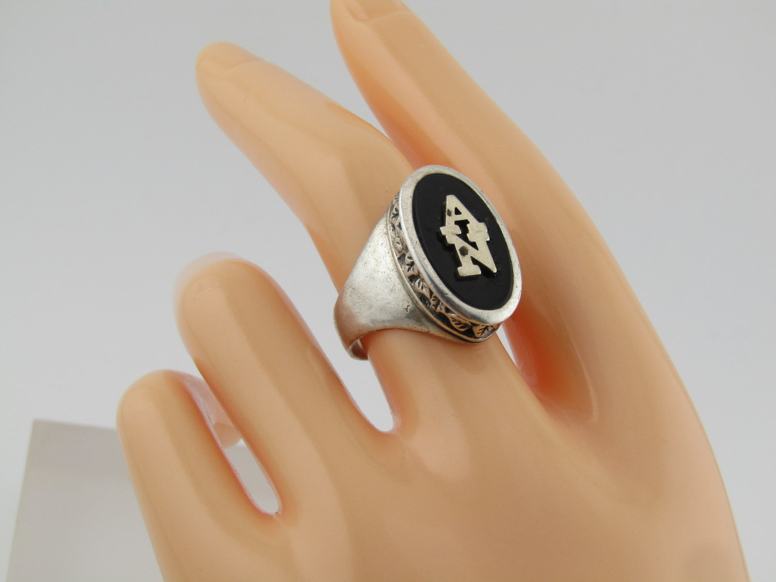Vintage Sterling Onyx Ring, Initial AN, Leaf Border, Sz. 8, 1960's-1970's - 6