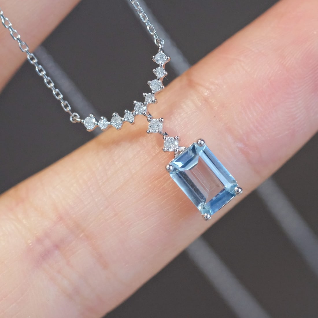 14K GOLD 0.96 CTW NATURAL AQUAMARINE and DIAMOND NECKLACE - 2