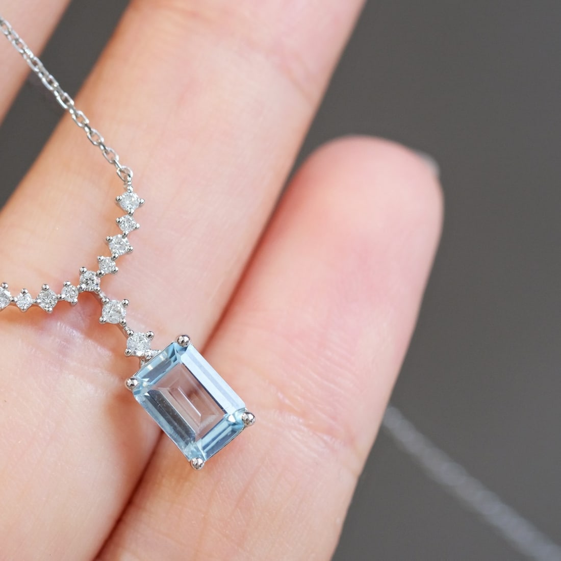 14K GOLD 0.96 CTW NATURAL AQUAMARINE and DIAMOND NECKLACE - 5