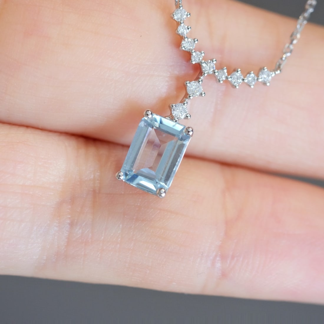 14K GOLD 0.96 CTW NATURAL AQUAMARINE and DIAMOND NECKLACE - 6