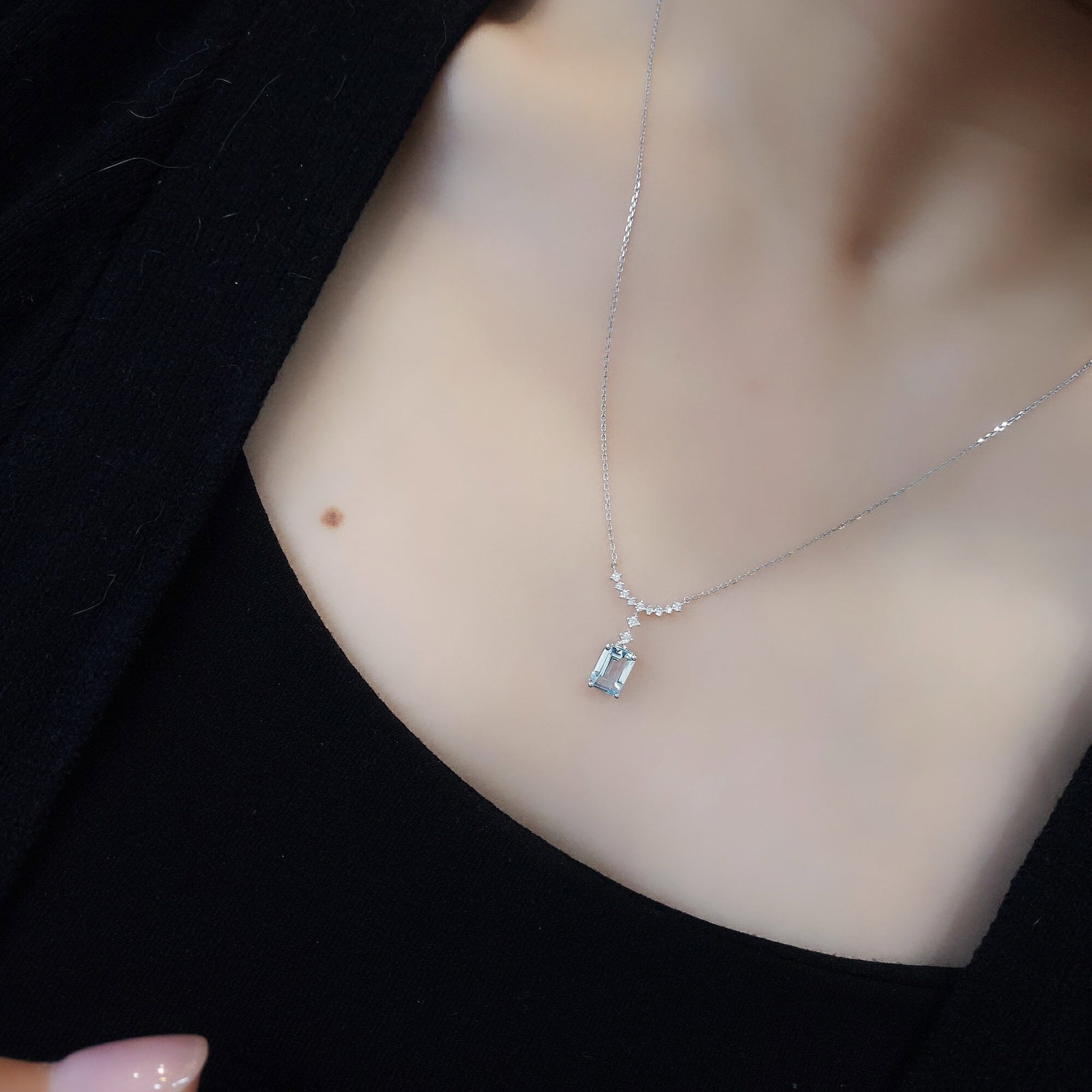 14K GOLD 0.96 CTW NATURAL AQUAMARINE and DIAMOND NECKLACE - 7