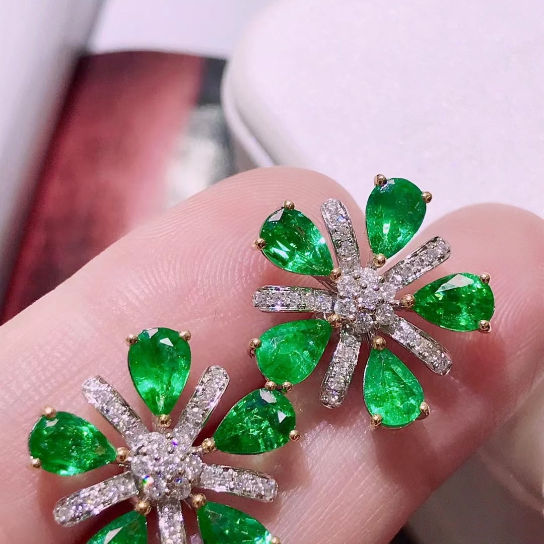 14K GOLD 3.78 CTW VIVID GREEN NATURAL EMERALD and DIAMOND EARRINGS - 4