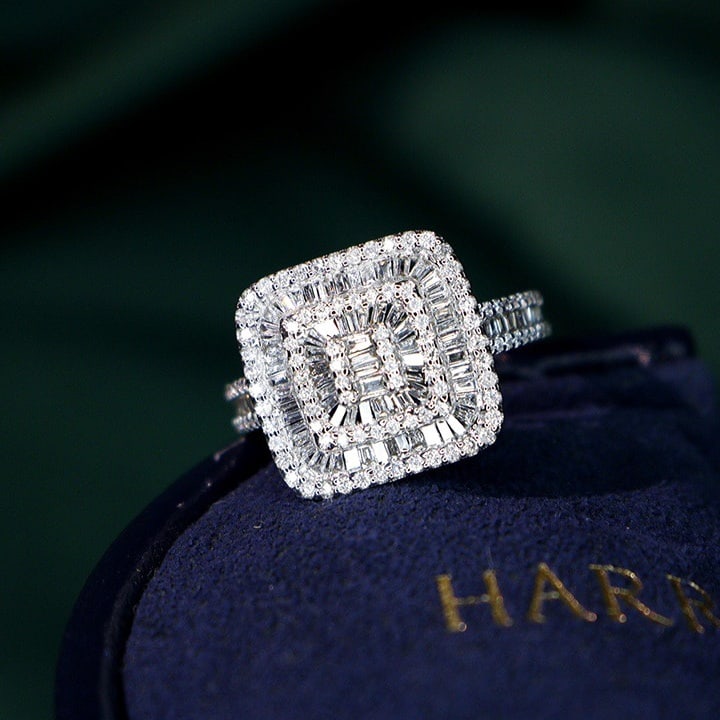 14K GOLD 0.85 CT NATURAL H DIAMOND RING: Title:14K GOLD 0.85 CT NATURAL H DIAMOND RING Description:Ref:230678220Gold Content:14K GoldRing Size:7.25USMain Gemstone:DiamondShape:MultiplyCarat Weight:0.85ct Clarity Grade:VS2Color:HTreatment:Nat