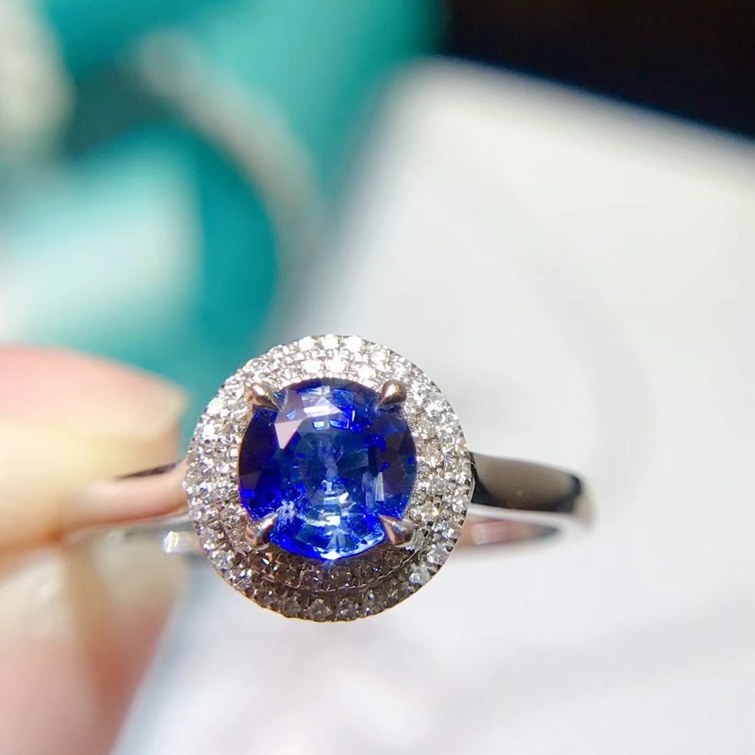 14K GOLD 1.02 CTW VIVID BLUE NATURAL SAPPHIRE and DIAMOND RING: Title:14K GOLD 1.02 CTW VIVID BLUE NATURAL SAPPHIRE and DIAMOND RING Description:Ref:230678234Gold Content:14K GoldRing Size:7.25USMain Gemstone:SapphireNumber of stones:1Shape:RoundCarat Weight:0.8ct