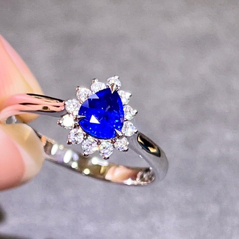 14K GOLD 0.85 CTW NATURAL SAPPHIRE and DIAMOND RING: Title:14K GOLD 0.85 CTW NATURAL SAPPHIRE and DIAMOND RING Description:Ref:230678185Gold Content:14K GoldRing Size:7.25USMain Gemstone:SapphireNumber of stones:1Shape:PearCarat Weight:0.67ct