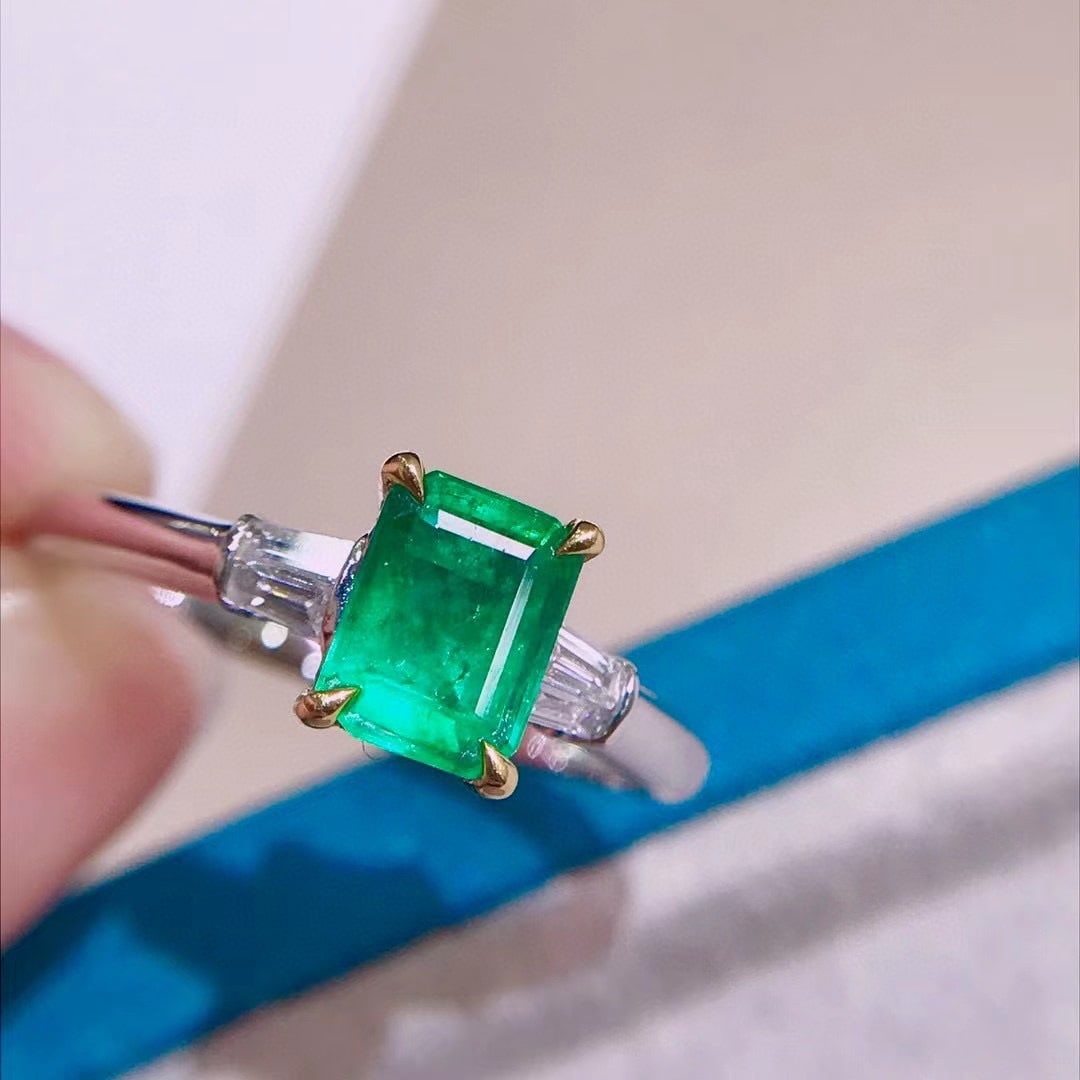 14K GOLD 0.8 CT VIVID GREEN NATURAL EMERALD and DIAMOND RING - 3