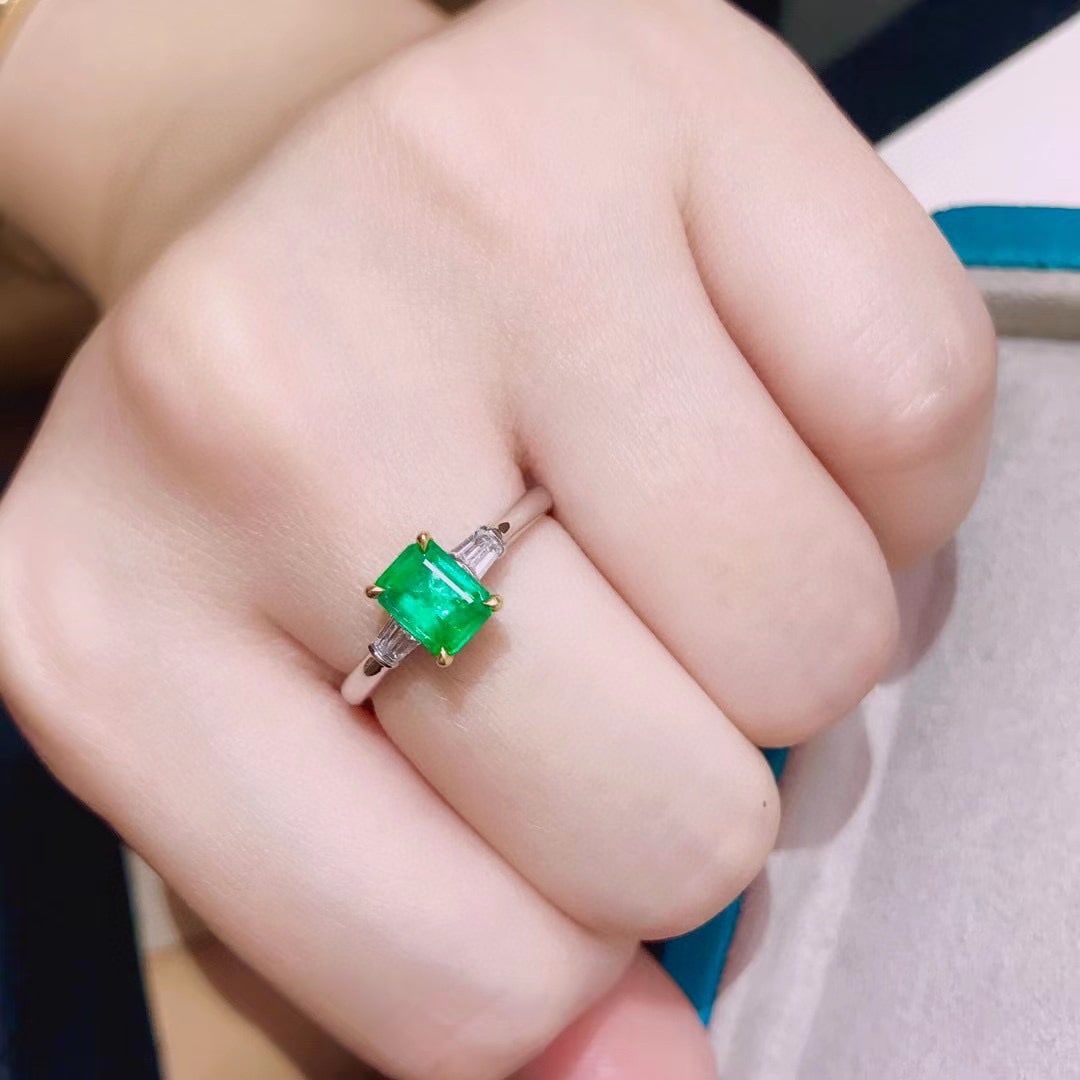 14K GOLD 0.8 CT VIVID GREEN NATURAL EMERALD and DIAMOND RING - 4