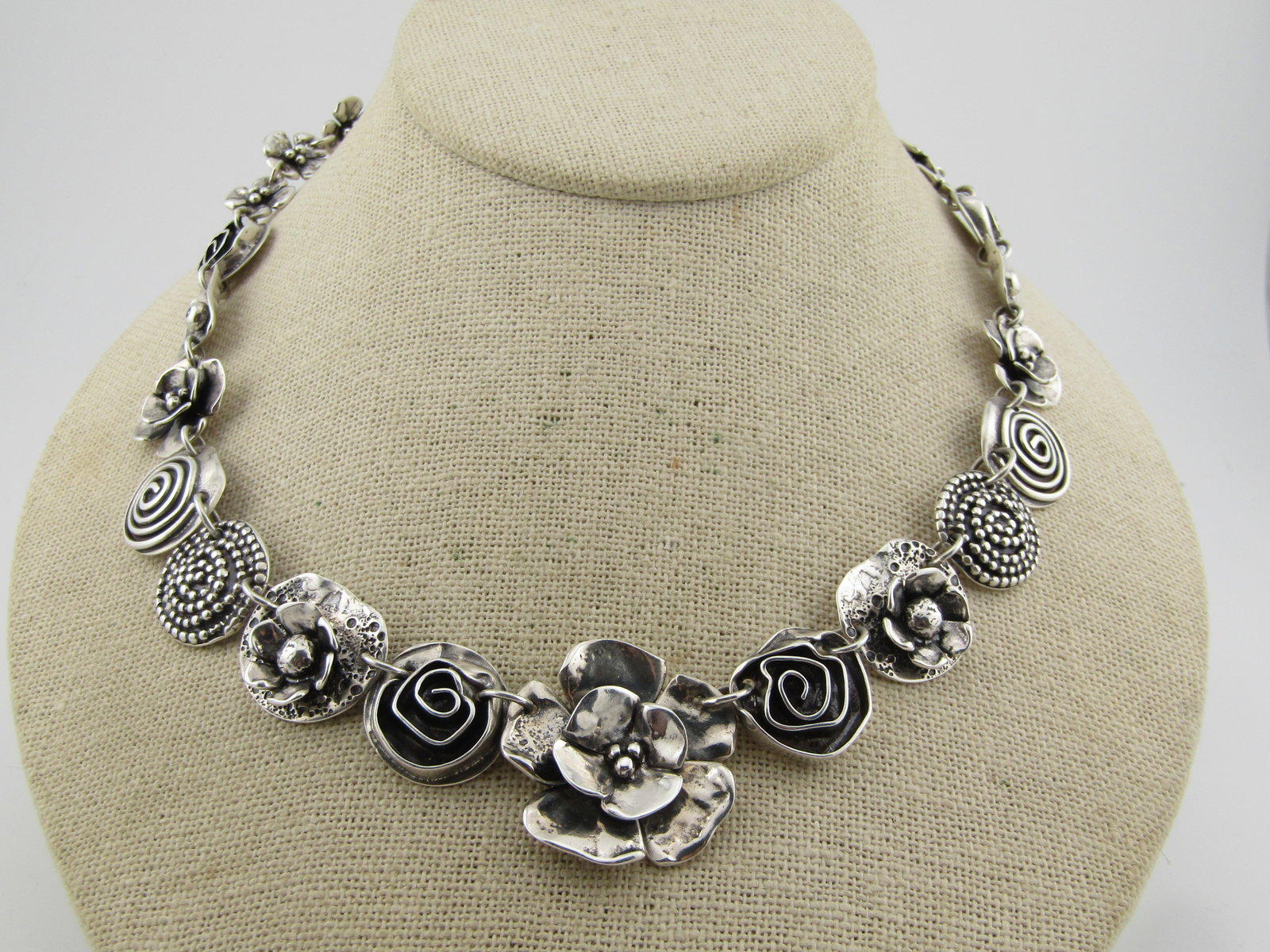 Sherry Tinsman Sterling Floral and Spiral Linked Necklace, Graduated, 17": Title:Sherry Tinsman Sterling Floral and Spiral Linked Necklace, Graduated, 17" Description:Sherry Tinsman Sterling Floral and Spiral Linked Necklace, Graduated, 17". This is hand made with a