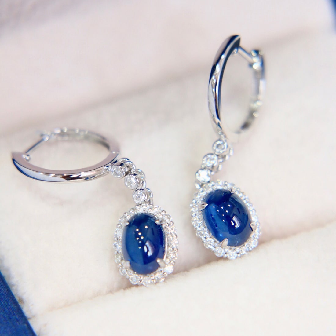 14K GOLD 3.13 CTW NATURAL SAPPHIRE and DIAMOND EARRINGS: Title:14K GOLD 3.13 CTW NATURAL SAPPHIRE and DIAMOND EARRINGS Description:Ref:230678179Gold Content:14K GoldMain Gemstone:SapphireNumber of stones:2Shape:OvalCarat Weight:2.82ct Color:Royal