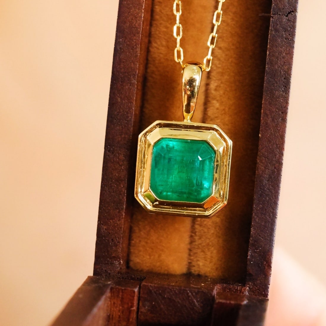 14K GOLD 1.82 CT VIVID GREEN NATURAL EMERALD NECKLACE - 3