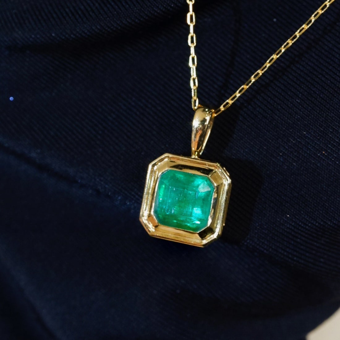 14K GOLD 1.82 CT VIVID GREEN NATURAL EMERALD NECKLACE - 5