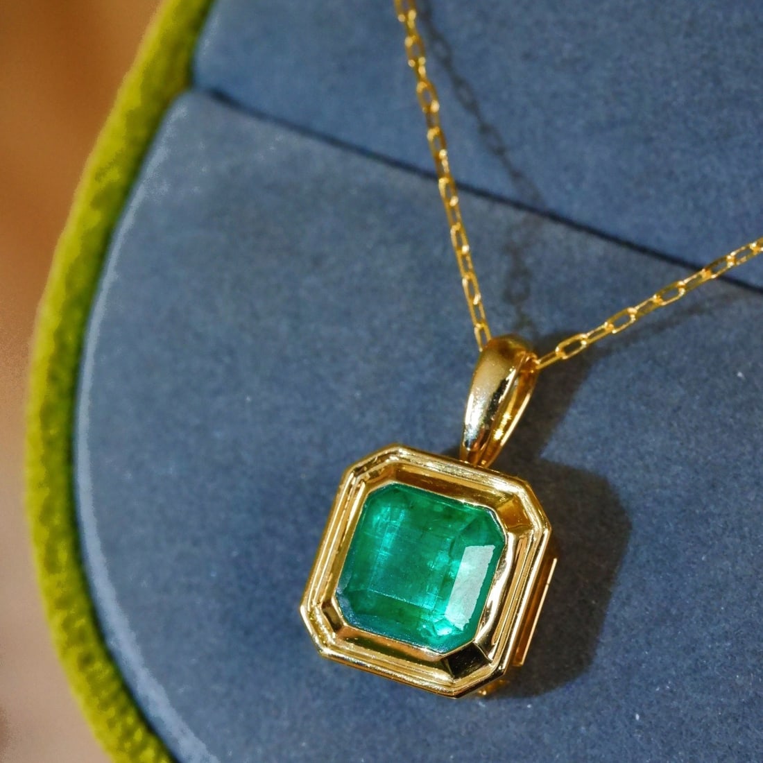 14K GOLD 1.82 CT VIVID GREEN NATURAL EMERALD NECKLACE - 7