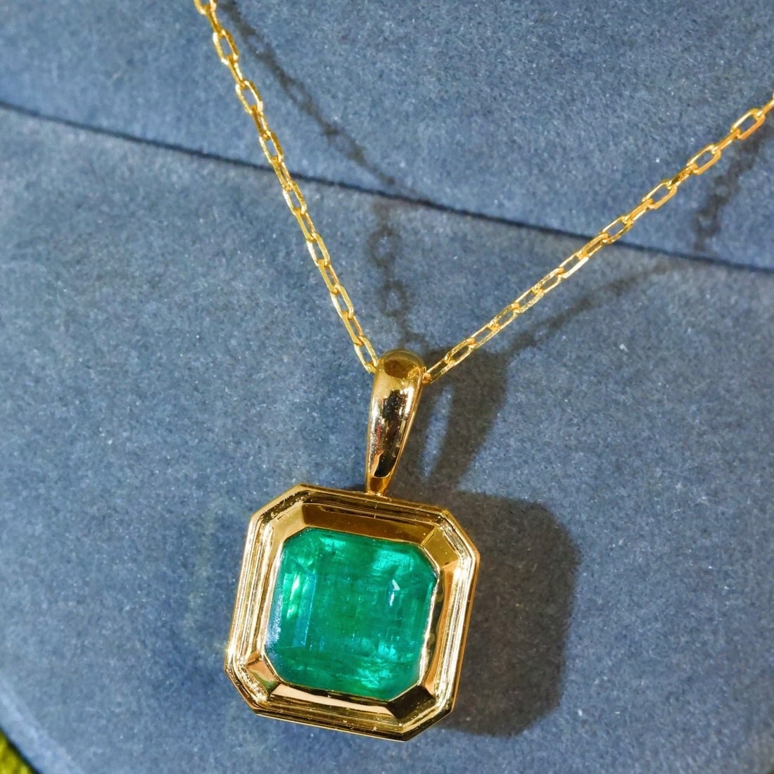 14K GOLD 1.82 CT VIVID GREEN NATURAL EMERALD NECKLACE - 8
