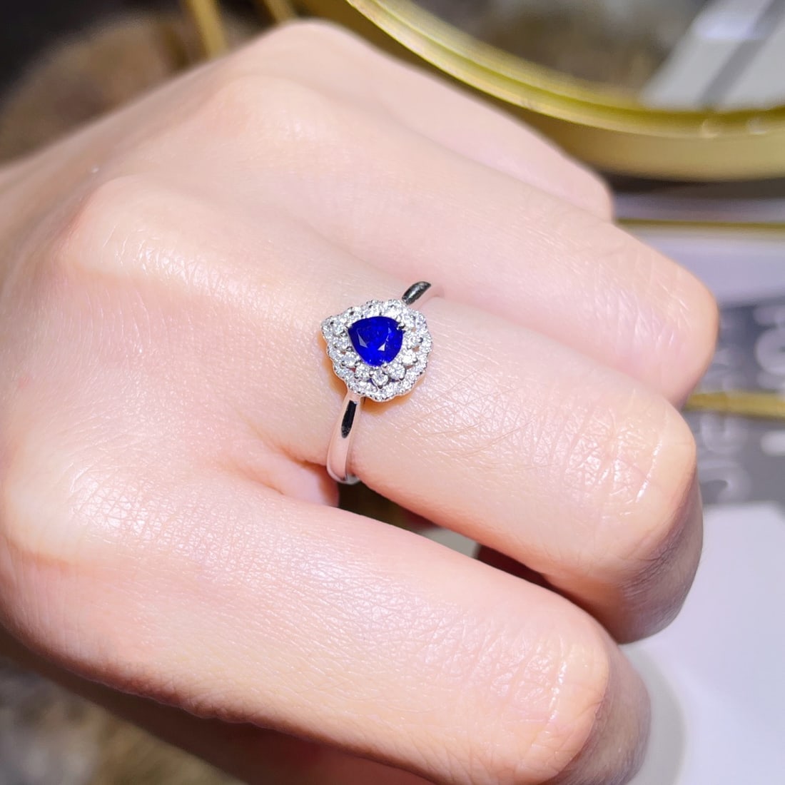14K GOLD 0.68 CTW NATURAL SAPPHIRE and DIAMOND RING - 4