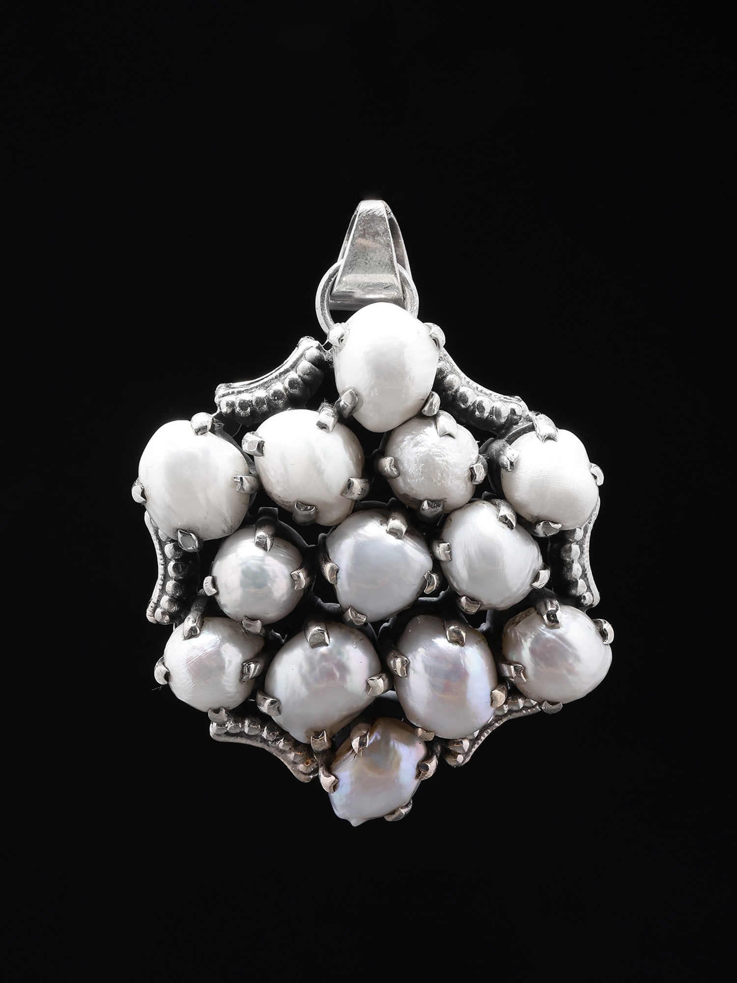 Rugged Pearl Sterling Silver Pendant: Title: Rugged Pearl Sterling Silver Pendant Description: itemcode : JFJ58) Reserve: $659.00 Shipping: Domestic: Shipping rates are determined by destination International: Foreign shipping rates are