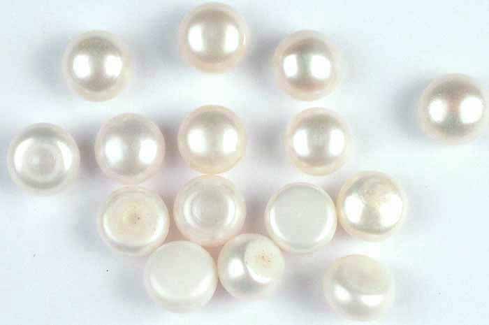 Pearl Cabochons / Semi-Precious Gemstone Beads: Title: Pearl Cabochons / Semi-Precious Gemstone Beads Description: Pearl Cabochons presents a myriad of usability in jewelry design. Their smooth, rounded surface and lustrous sheen make them perfect