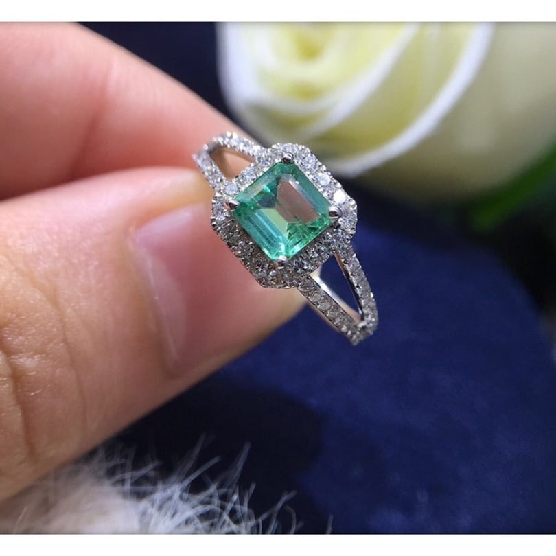 14K GOLD 0.88 CTW NATURAL EMERALD and DIAMOND RING - 4