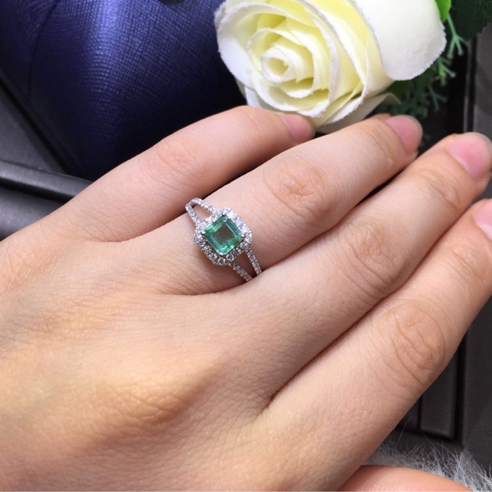 14K GOLD 0.88 CTW NATURAL EMERALD and DIAMOND RING - 6