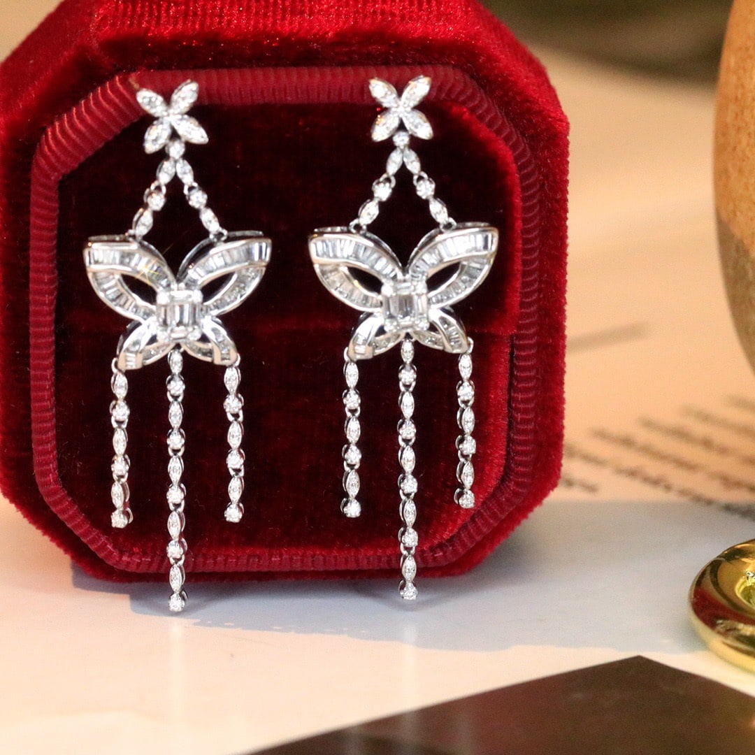 14K GOLD 1.4 CT NATURAL H DIAMOND EARRINGS: Title:14K GOLD 1.4 CT NATURAL H DIAMOND EARRINGS Description:Ref:230678219Gold Content:14K GoldMain Gemstone:DiamondShape:MultiplyCarat Weight:1.4ct Clarity Grade:VS2Color:HTreatment:NaturalCut Grade: