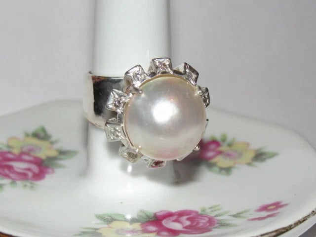 Sterling Silver Mabe Pearl and Diamond Cocktail Ring Alberto Juan - 2