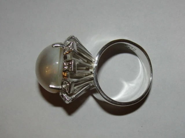 Sterling Silver Mabe Pearl and Diamond Cocktail Ring Alberto Juan - 3