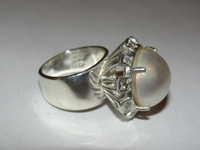 Sterling Silver Mabe Pearl and Diamond Cocktail Ring Alberto Juan - 6
