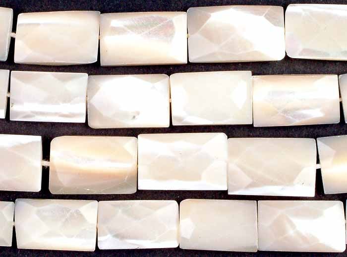 Faceted Pearl Chewing Gum / Semi-Precious Gemstone Beads: Title: Faceted Pearl Chewing Gum / Semi-Precious Gemstone Beads Description: Light-colored jewelry exudes an air of purity and elegance, making it an ideal choice for special occasions like Christian 