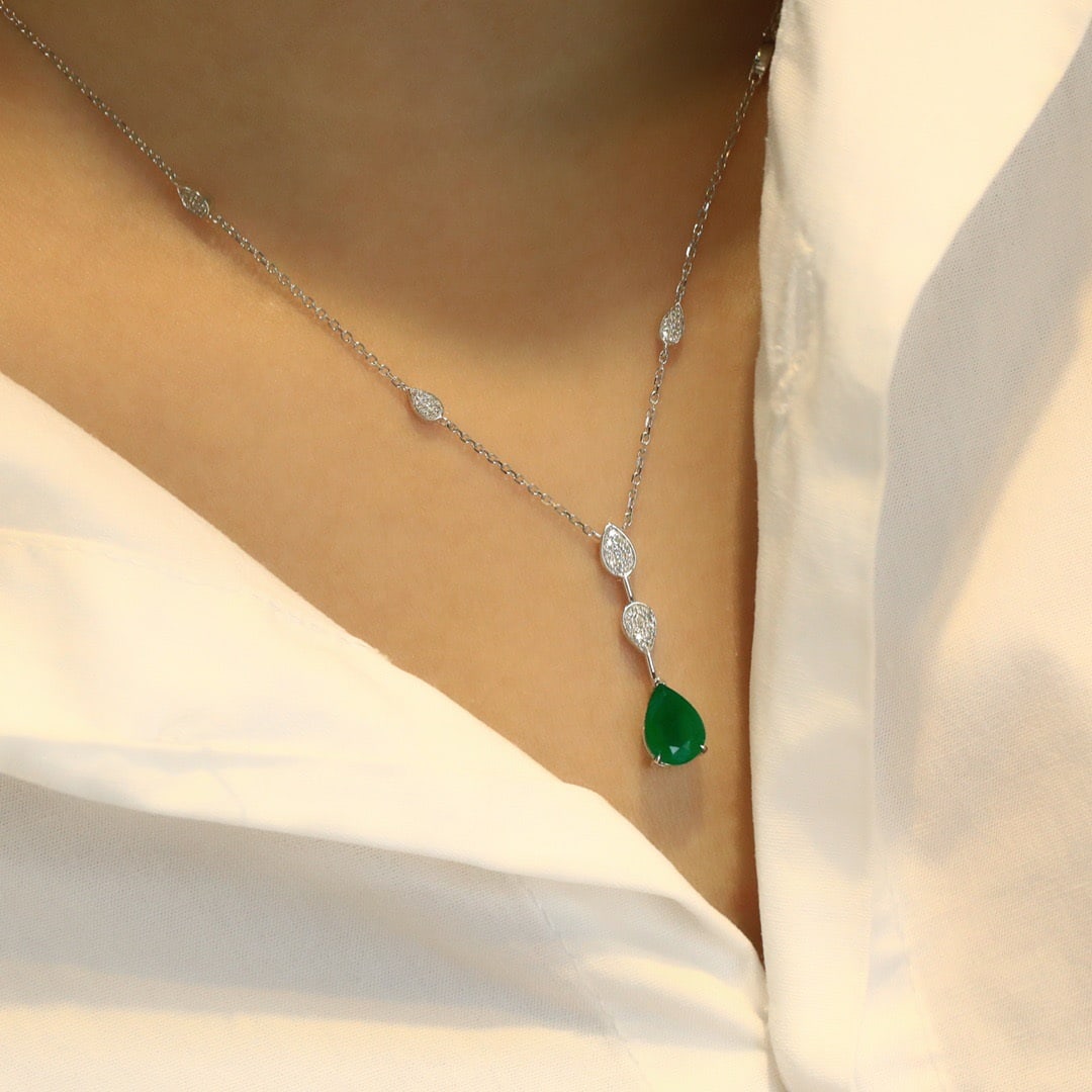 14K GOLD 1.12 CTW VIVID GREEN NATURAL EMERALD and DIAMOND NECKLACE - 2