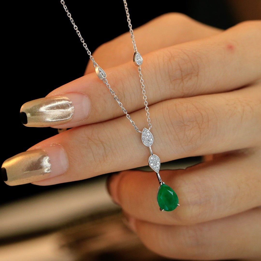 14K GOLD 1.12 CTW VIVID GREEN NATURAL EMERALD and DIAMOND NECKLACE - 4