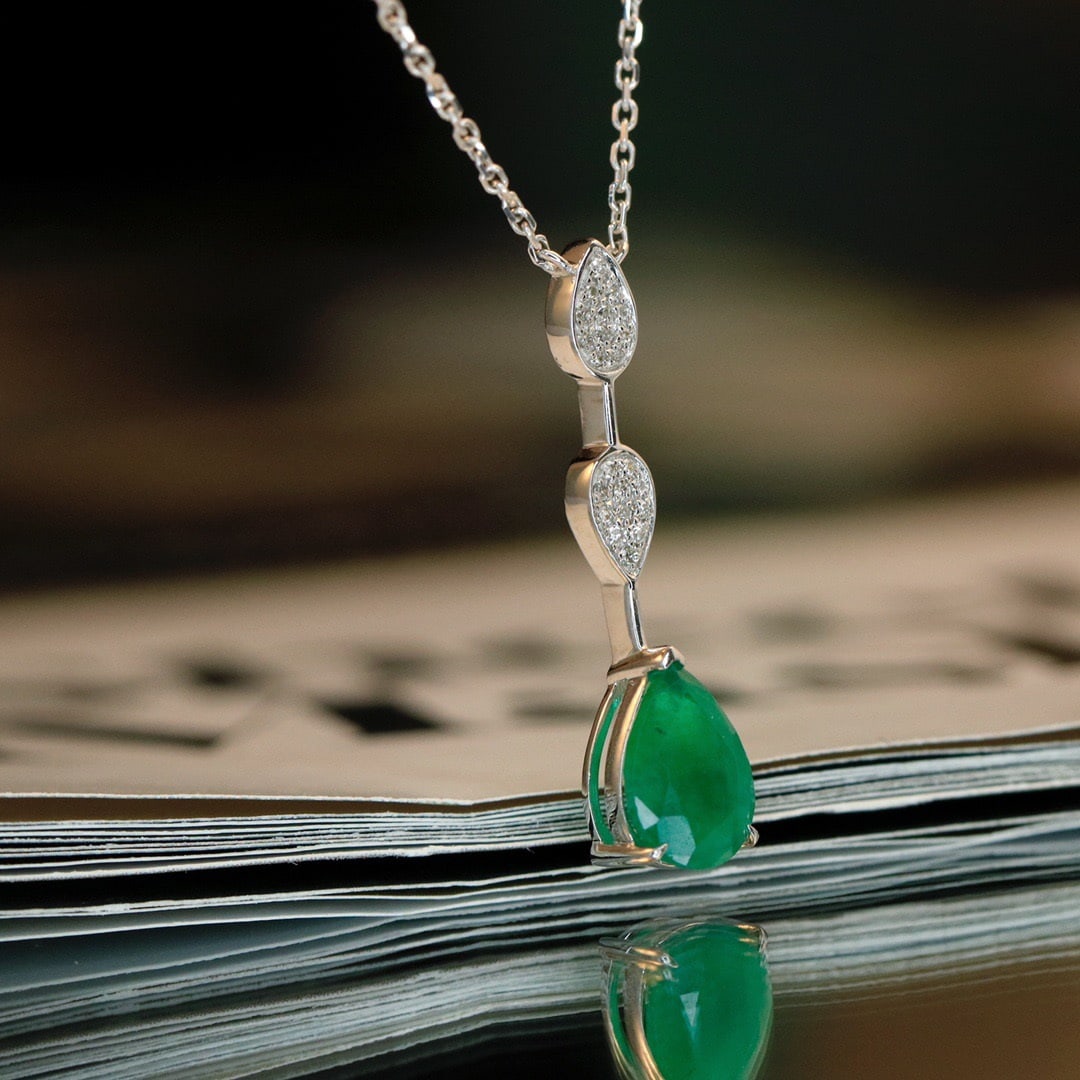 14K GOLD 1.12 CTW VIVID GREEN NATURAL EMERALD and DIAMOND NECKLACE - 5