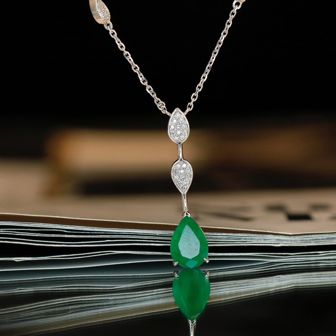 14K GOLD 1.12 CTW VIVID GREEN NATURAL EMERALD and DIAMOND NECKLACE - 6