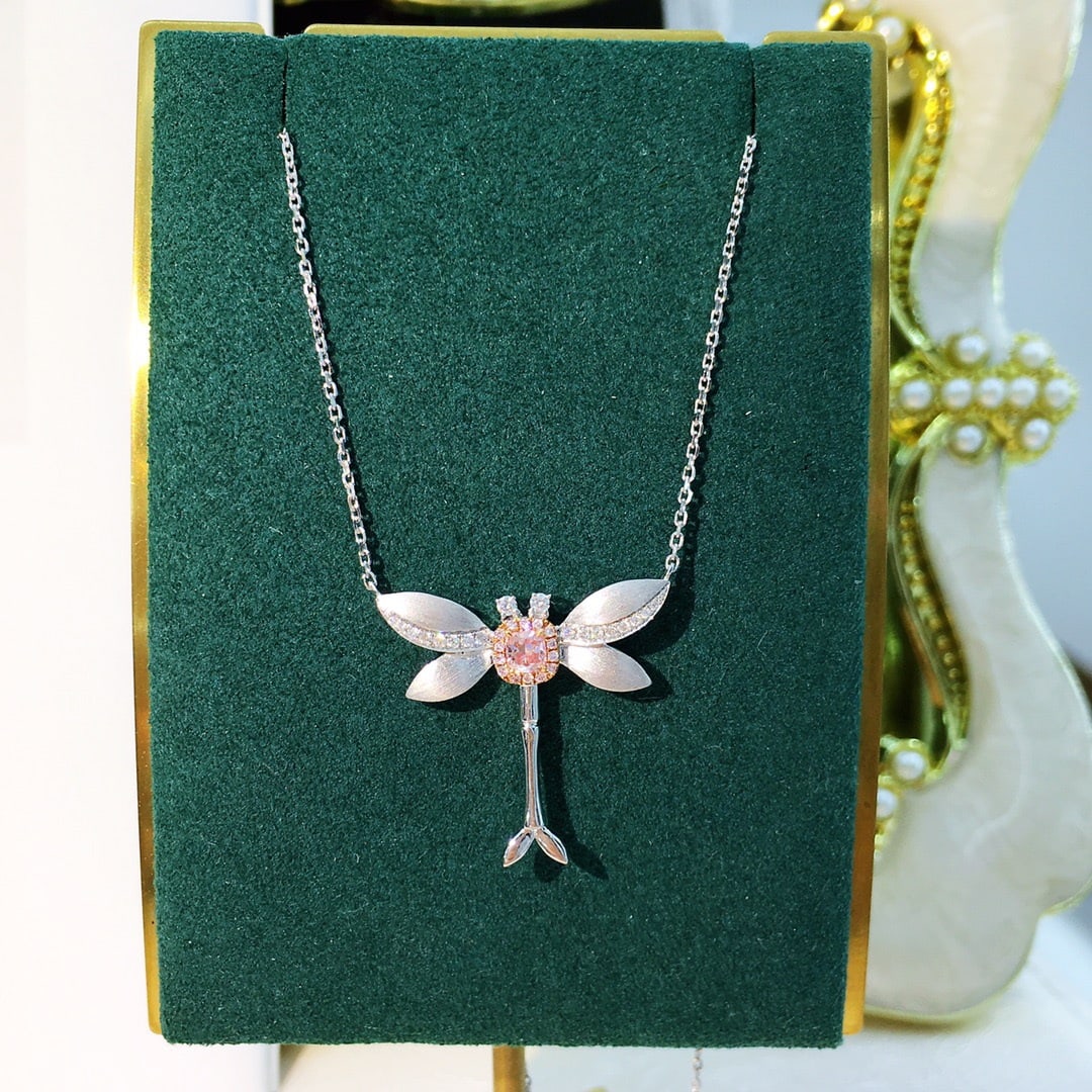 14K GOLD 0.28 CTW NATURAL PINK DIAMOND and DIAMOND NECKLACE: Title:14K GOLD 0.28 CTW NATURAL PINK DIAMOND and DIAMOND NECKLACE Description:Ref:230678182Gold Content:14K GoldMain Gemstone:Pink DiamondNumber of stones:1Shape:CushionCarat Weight:0.16ct