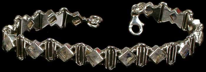 Faceted Rainbow Moonstone Bracelet in Sterling Silver: Title: Faceted Rainbow Moonstone Bracelet in Sterling Silver Description: itemcode : JGH26) Reserve: $265.00 Shipping: Domestic: Shipping rates are determined by destination International: Foreign