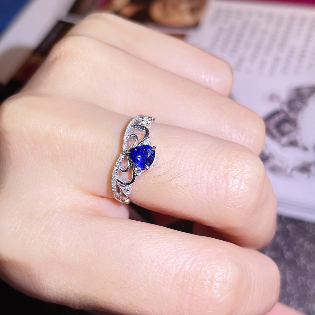14K GOLD 0.64 CTW NATURAL SAPPHIRE and DIAMOND RING - 5