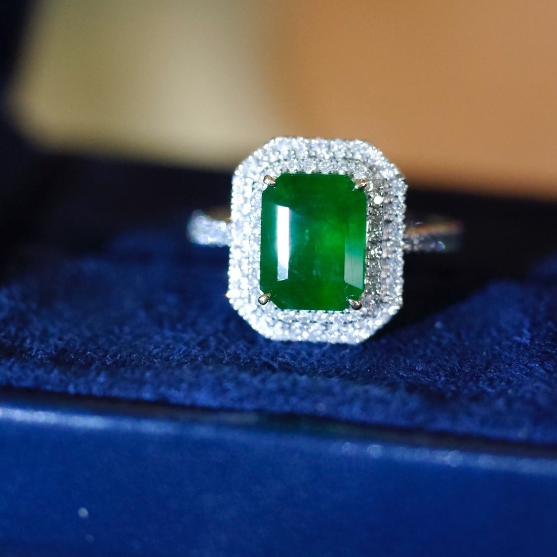 14K GOLD 2.73 CTW VIVID GREEN NATURAL EMERALD and DIAMOND RING: Title:14K GOLD 2.73 CTW VIVID GREEN NATURAL EMERALD and DIAMOND RING Description:Ref:230678177Gold Content:14K GoldRing Size:7.25USMain Gemstone:EmeraldNumber of stones:1Shape:OctagonalCarat Weight:2.
