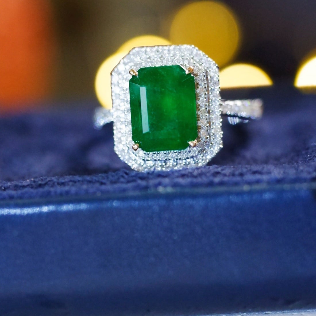 14K GOLD 2.73 CTW VIVID GREEN NATURAL EMERALD and DIAMOND RING - 5