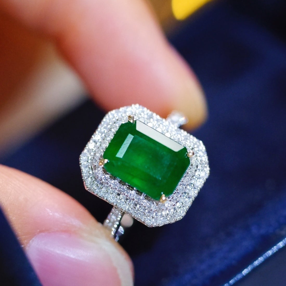14K GOLD 2.73 CTW VIVID GREEN NATURAL EMERALD and DIAMOND RING - 6