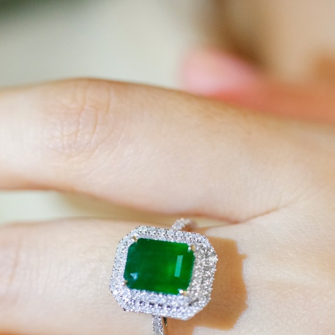 14K GOLD 2.73 CTW VIVID GREEN NATURAL EMERALD and DIAMOND RING - 8
