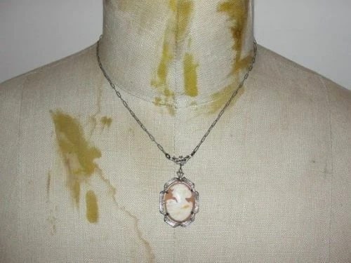 Art Deco Sterling Silver Necklace Shell Cameo Pendant Woman's Profile: Title:Art Deco Sterling Silver Necklace Shell Cameo Pendant Woman's Profile Description:Gorgeous and classic. Circa 1940's. Gorgeous handmade sterling silver chain with great patina. Pendant is a 1