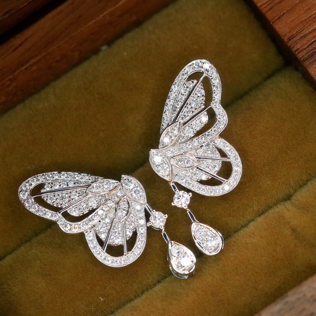 14K GOLD 0.56 CT NATURAL H DIAMOND EARRINGS: Title:14K GOLD 0.56 CT NATURAL H DIAMOND EARRINGS Description:Ref:230678213Gold Content:14K GoldMain Gemstone:DiamondShape:RoundCarat Weight:0.56ct Clarity Grade:VS2Color:HTreatment:NaturalCut