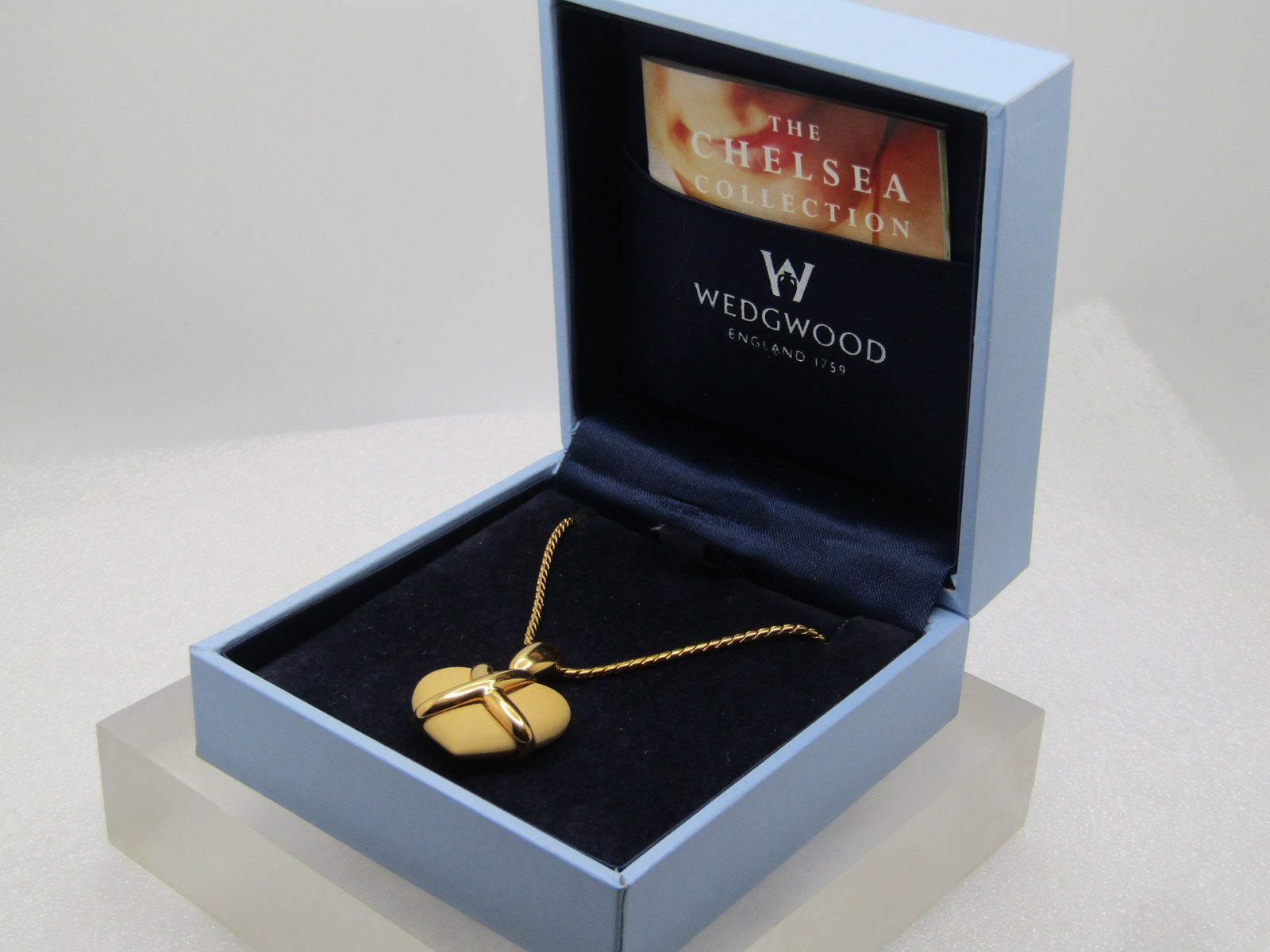 Vintage Wedgwood Wrapped Heart Necklace, 18" Original Box, Chelsea Collection, 1990's (1 of 11)