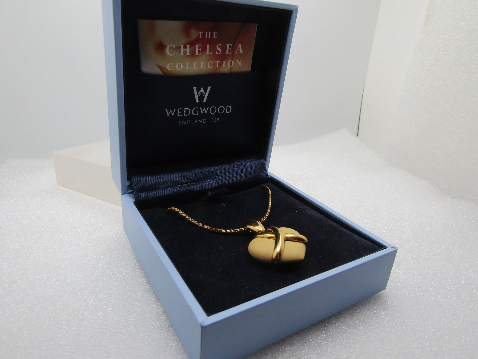 Vintage Wedgwood Wrapped Heart Necklace, 18" Original Box, Chelsea Collection, 1990's - 3