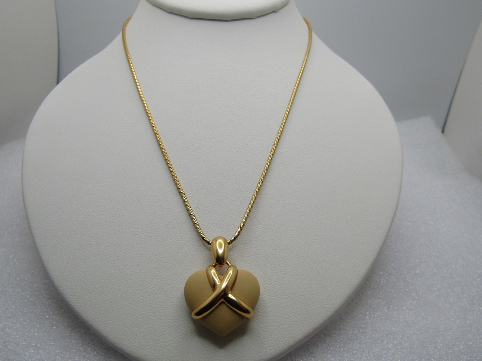 Vintage Wedgwood Wrapped Heart Necklace, 18" Original Box, Chelsea Collection, 1990's - 5