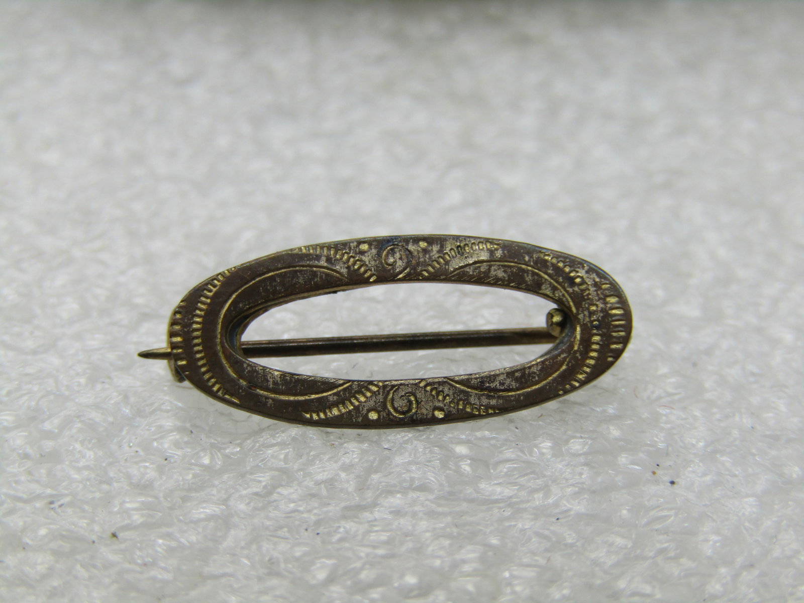 Victorian 10kt G.F. Oval Engraved Brooch, 3/4" by 1/3" - 3