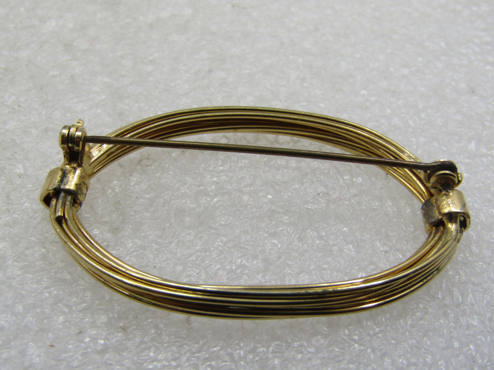Vintage 10kt G.F. Oval Brooch, Multi Wire Strands. 1-7/8": Vintage 10kt G.F. Oval Brooch, Multi Wire Strands. 1-7/8" by 1", 1960's Locking clasp. This is made up of tightly wrapped 10kt g.f. metal wire strands that are held with a ridged band around the long 