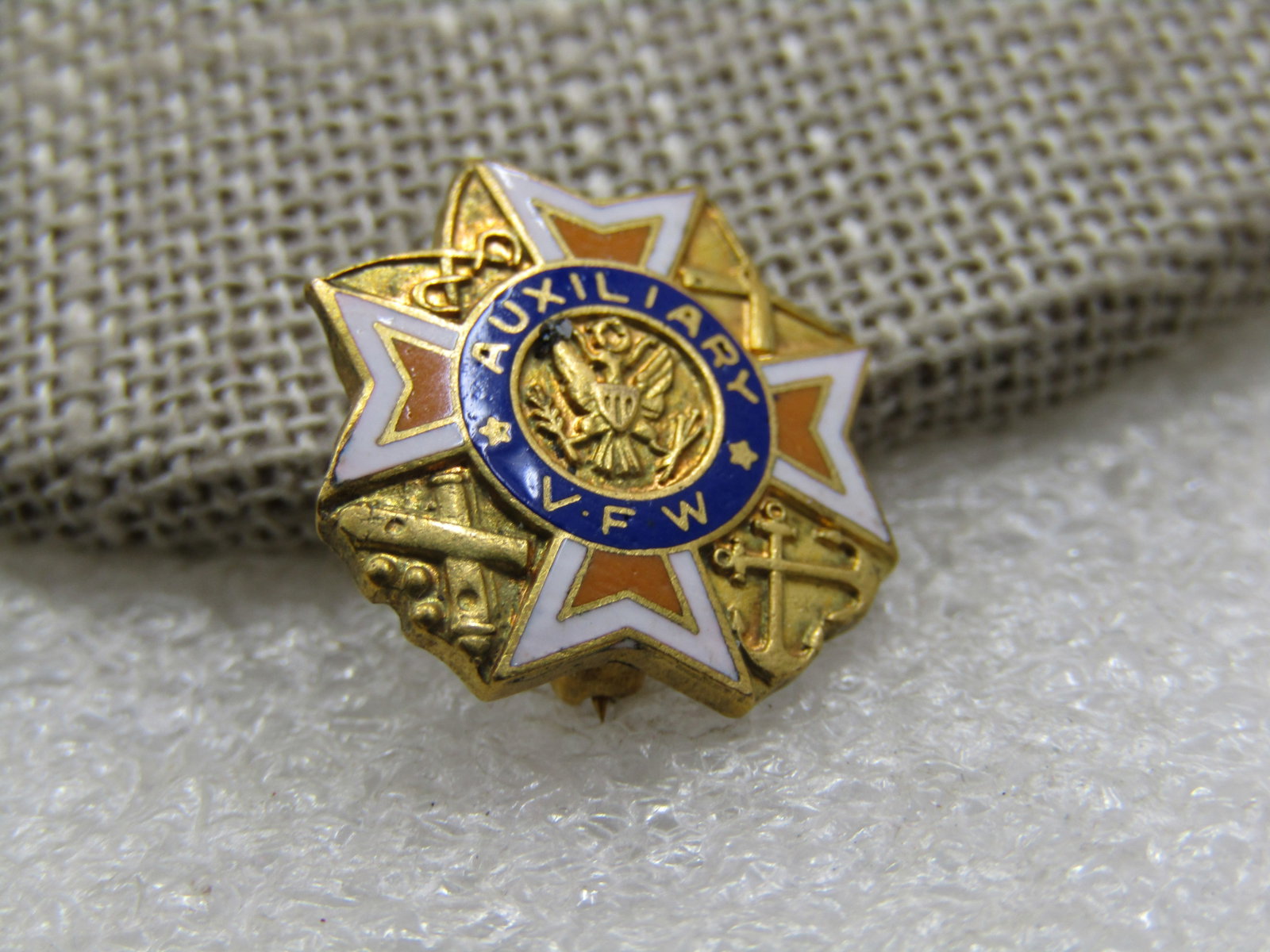 Vintage VFW Auxilliary Maltese Cross Brooch, Enameled - 4