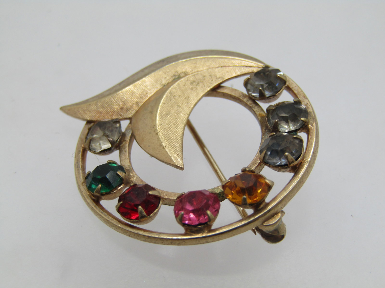 Vintage 12kt G.F. Rhinestone Floral/Leaf Circle Brooch, Catamore, 1960's - 4