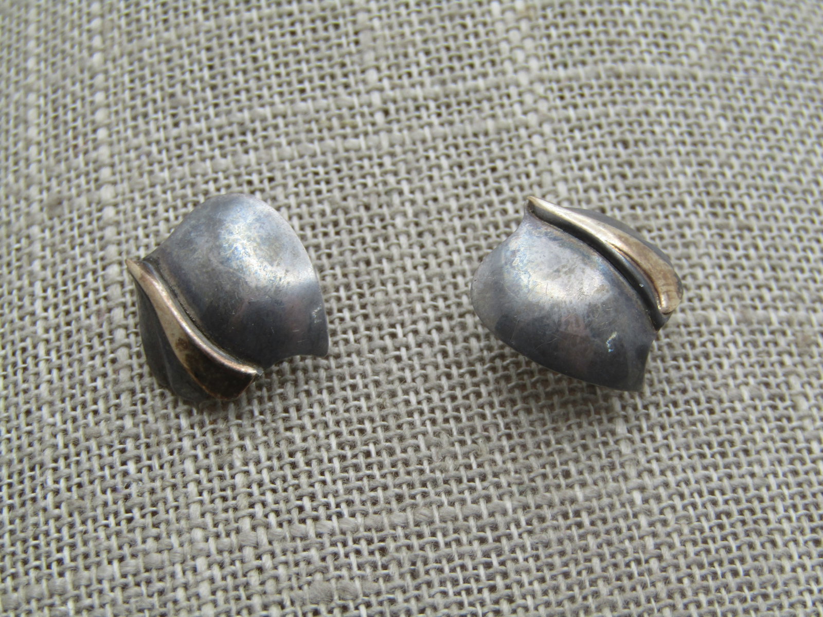 Vintage Sterling & Vermeil Earrings, Pierced, 1970's: Vintage Sterling & Vermeil Earrings, Pierced, 1970's. Theses earrings test as sterling and one of the clutches tests and is marked sterling with a weigt of appx. 2.69 gr. That does not include the