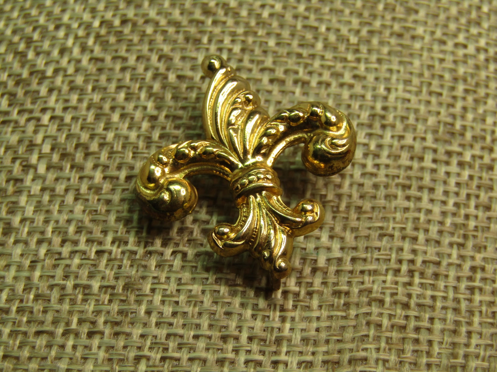Vintage 12kt G.F. Watch Holding Brooch, Fleur-de-Lis, 1920's-1930's: Vintage 12kt G.F. Watch Holding Brooch, Fleur-de-Lis, 1920's-1930's. This is marked 1/20 12kt G.F.C.T. The C.T. is believed to be the maker - unknown to me. It is appx. 1" by 1". Locking clasp which